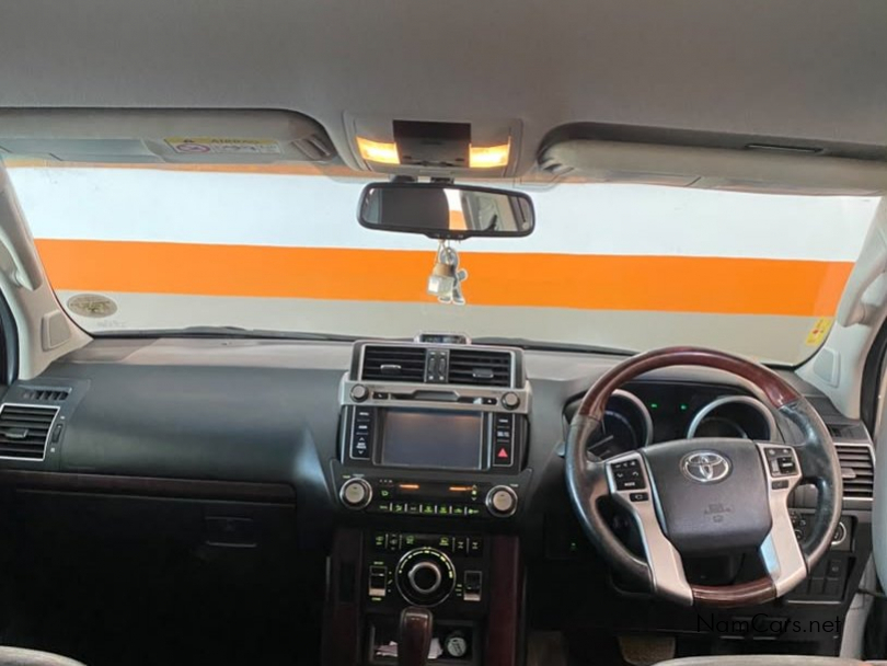 2014 Toyota Land Cruiser photo 7