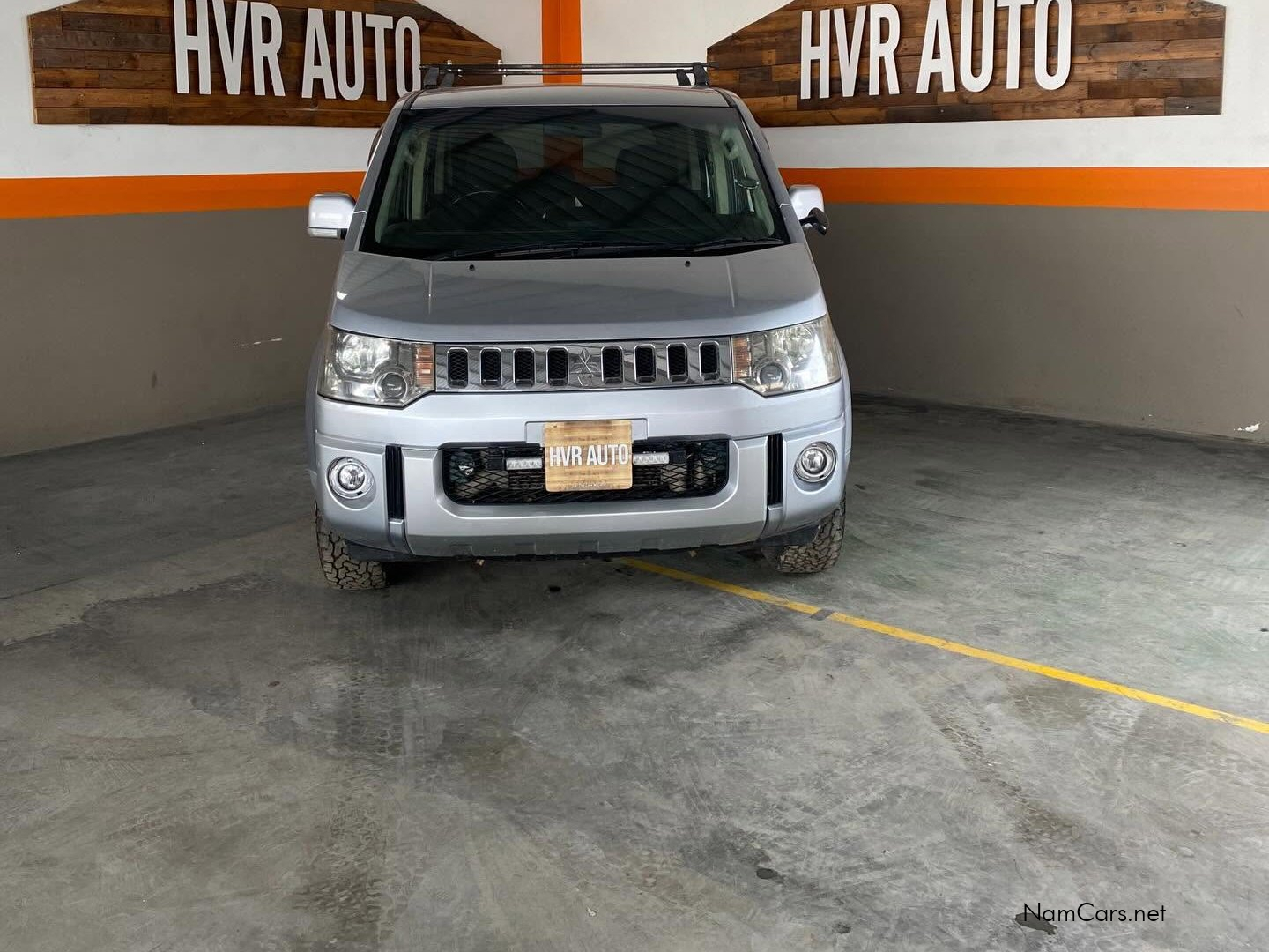 2013 Mitsubishi Delica photo 1