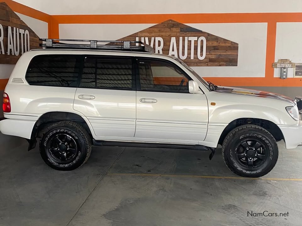2002 Toyota Land Cruiser photo 3