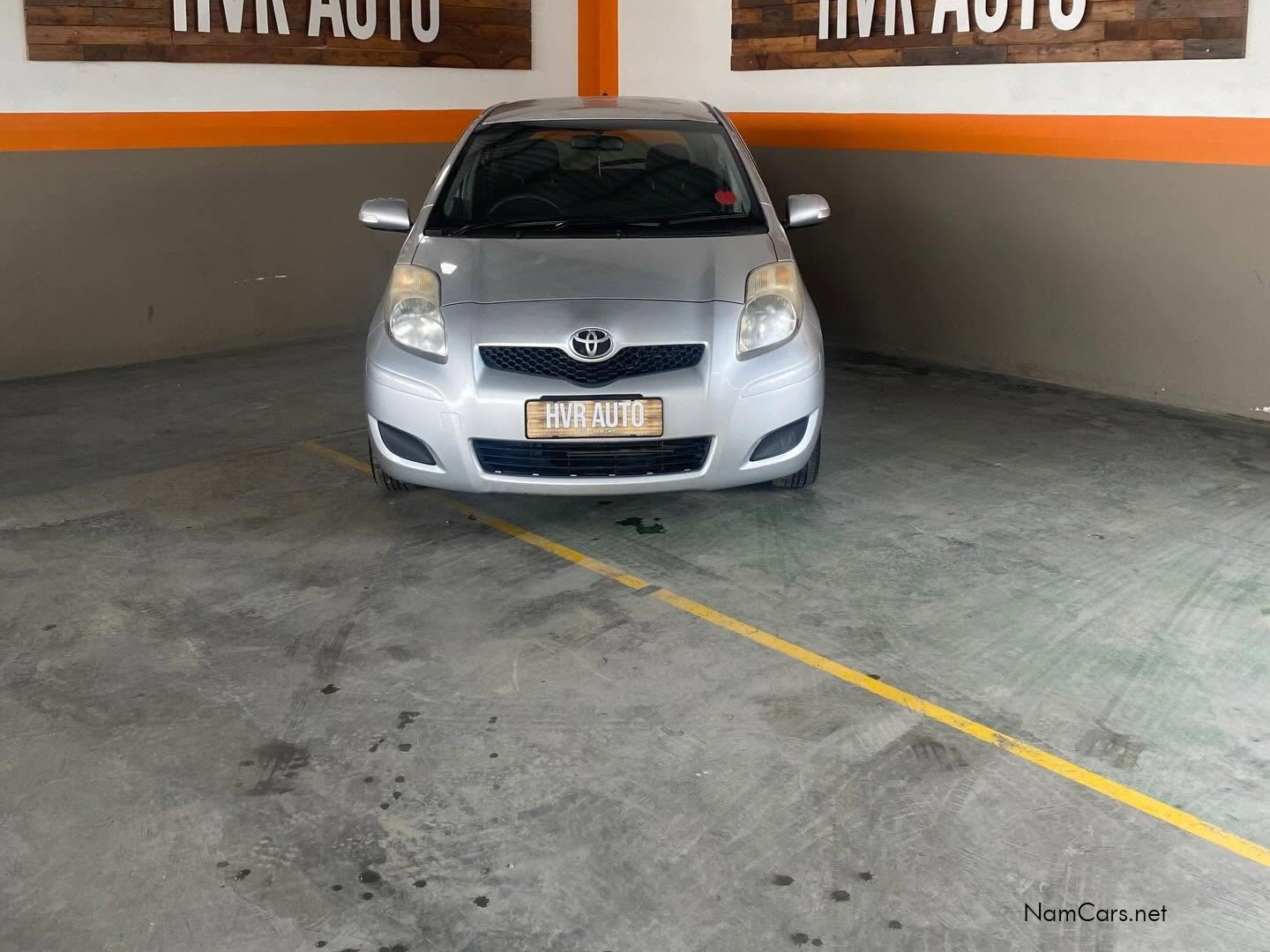 2011 Toyota Vitz photo 1