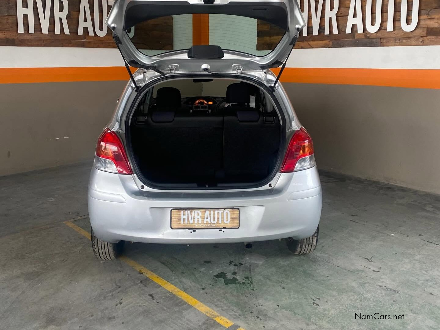 2011 Toyota Vitz photo 7