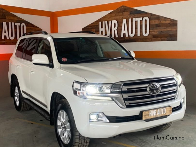 2017 Toyota Land Cruiser photo 1