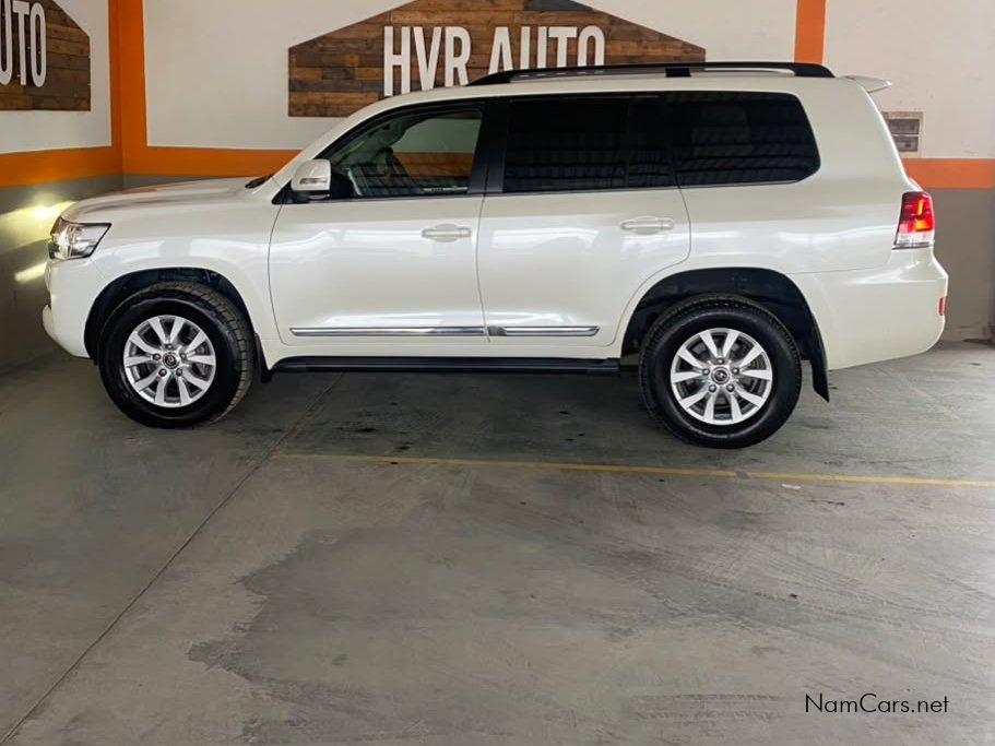 2017 Toyota Land Cruiser photo 4