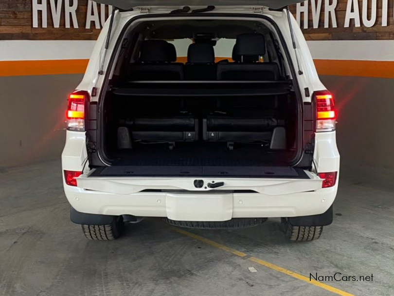 2017 Toyota Land Cruiser photo 8