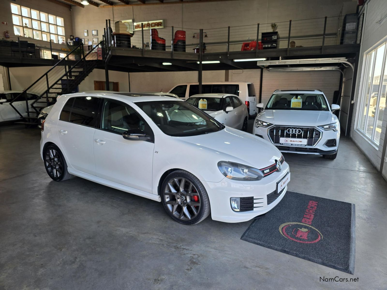 2012 Volkswagen Golf photo 1