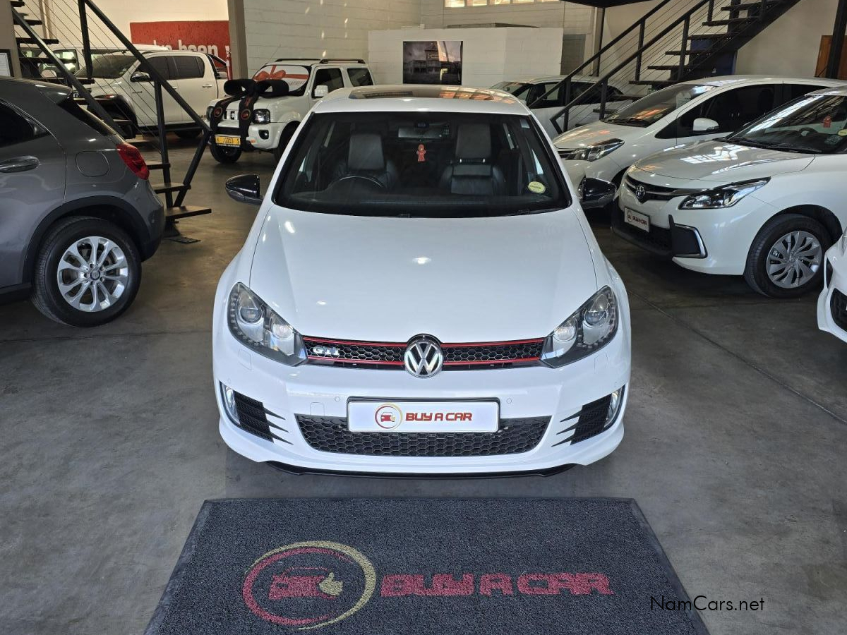 2012 Volkswagen Golf photo 2