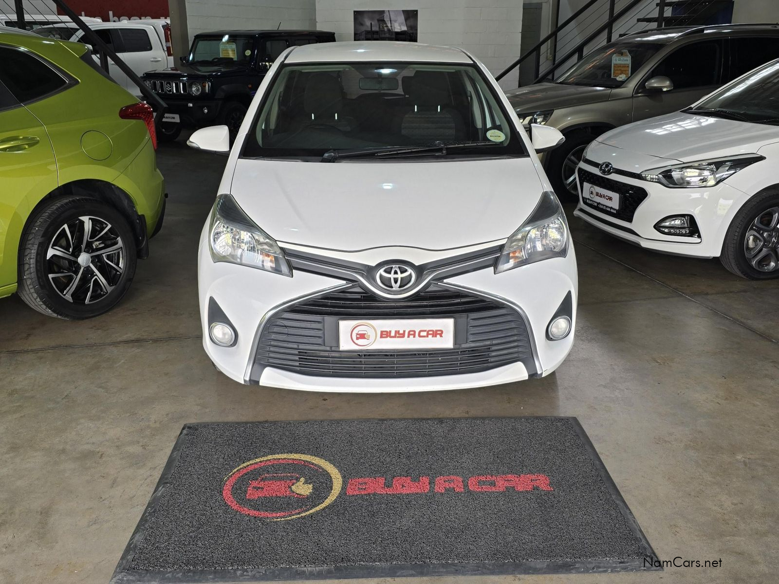 2016 Toyota Yaris photo 2