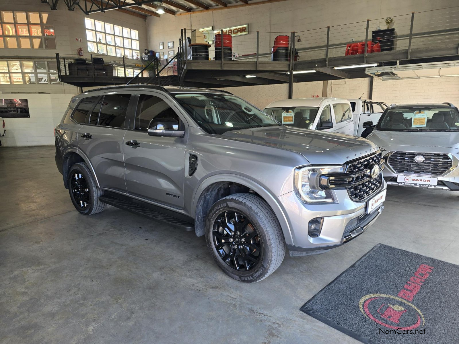 2023 Ford Everest photo 1