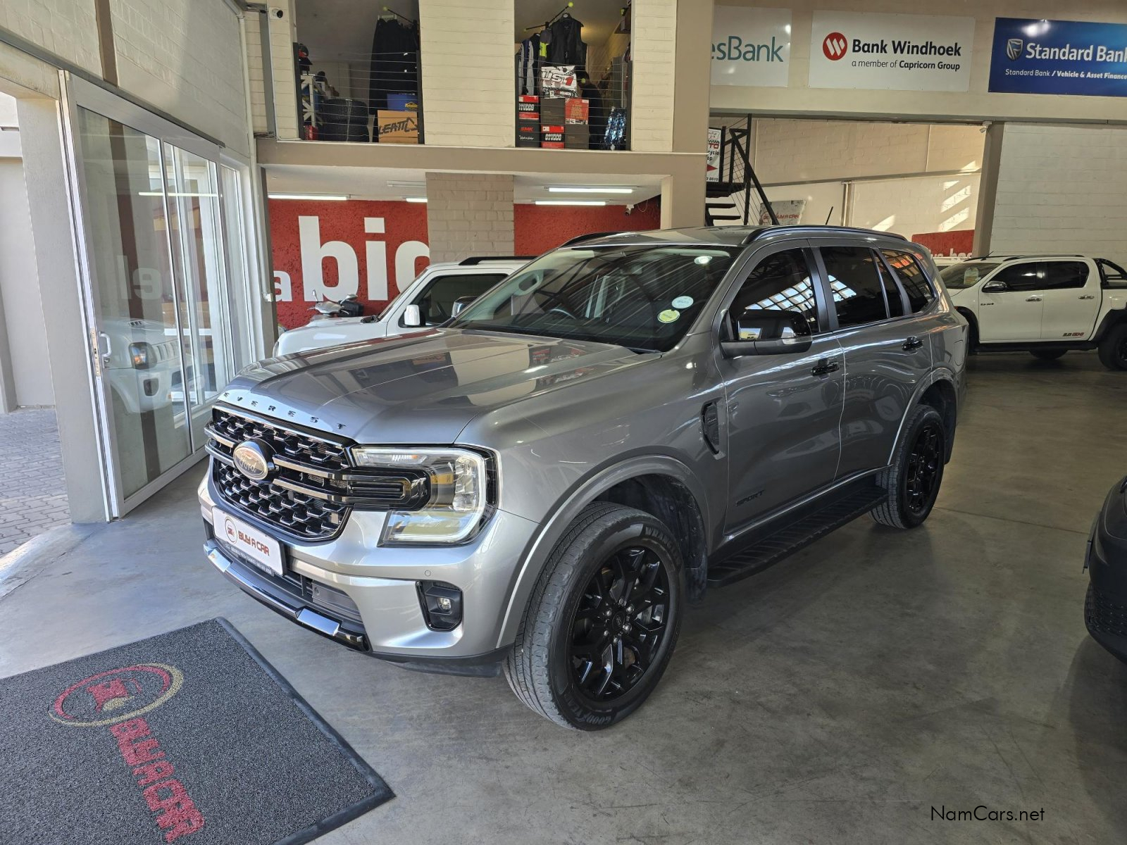 2023 Ford Everest photo 3