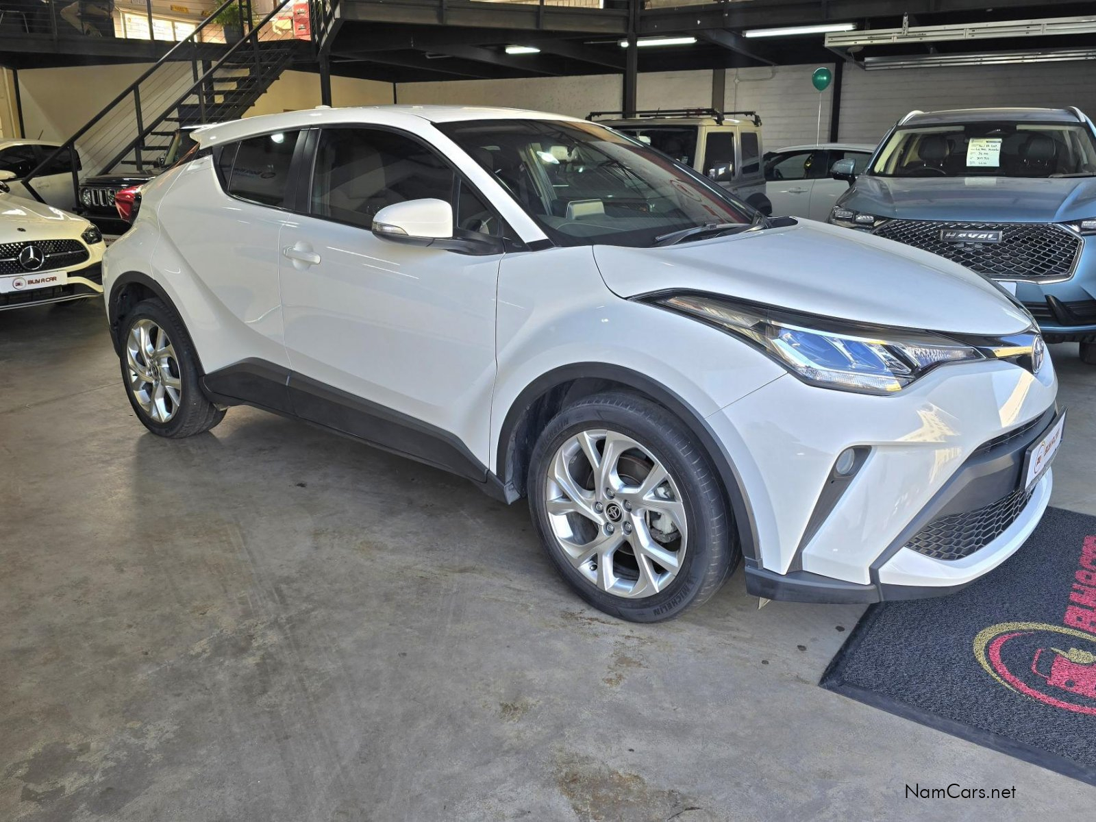 2022 Toyota C-HR photo 1