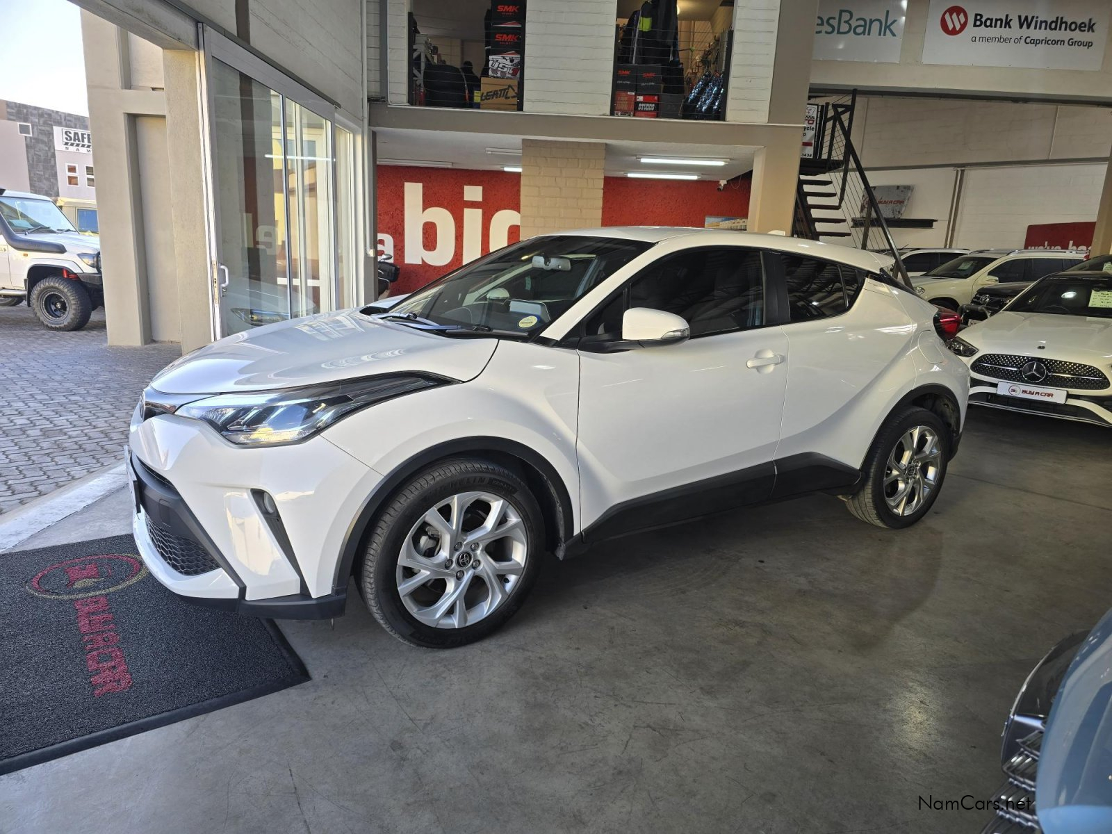 2022 Toyota C-HR photo 3
