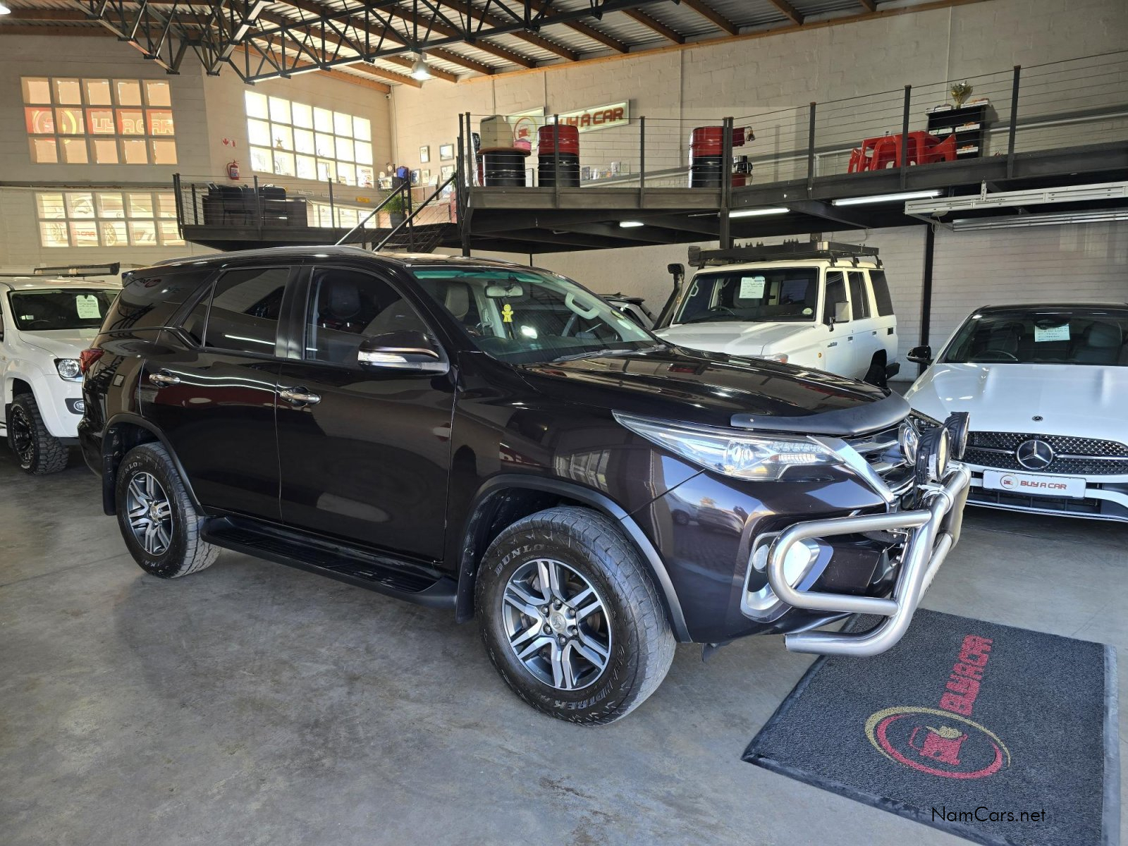 2016 Toyota Fortuner photo 1