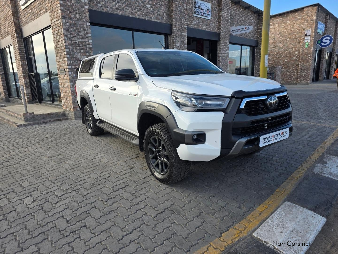 2023 Toyota Hilux photo 1