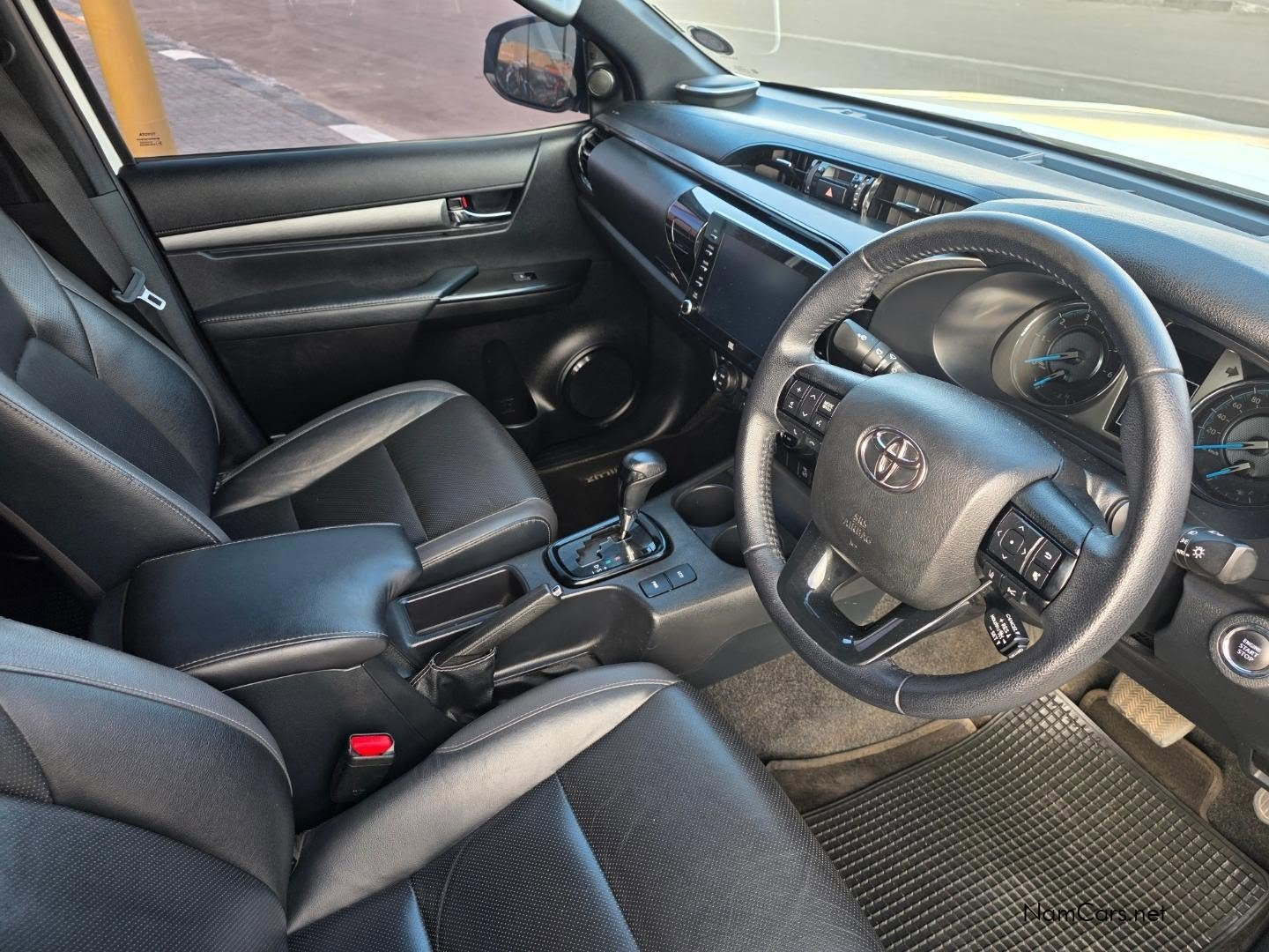 2023 Toyota Hilux photo 12