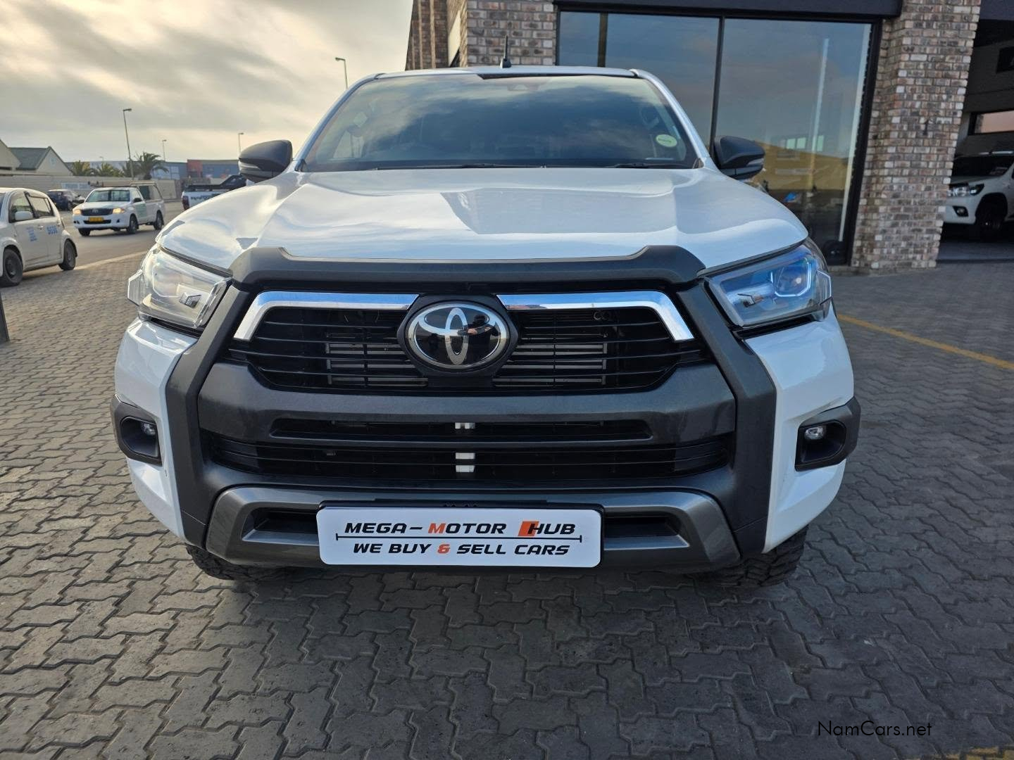2023 Toyota Hilux photo 2