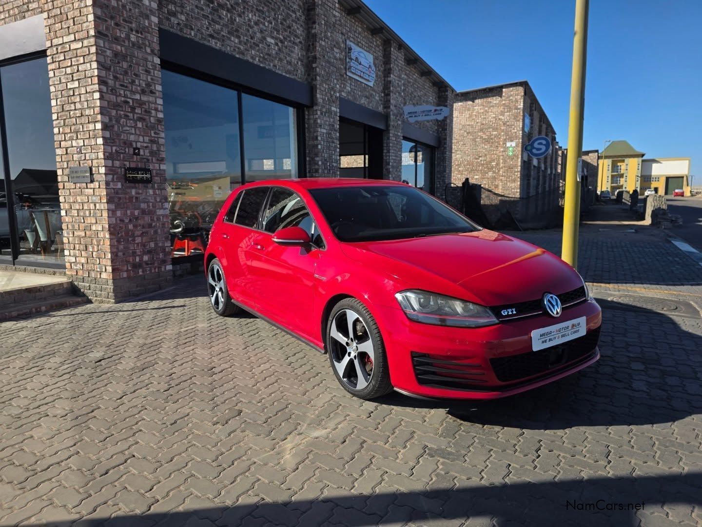 2016 Volkswagen Golf photo 1