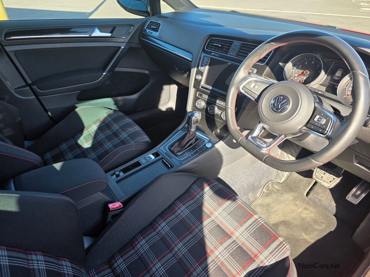 2016 Volkswagen Golf photo 12