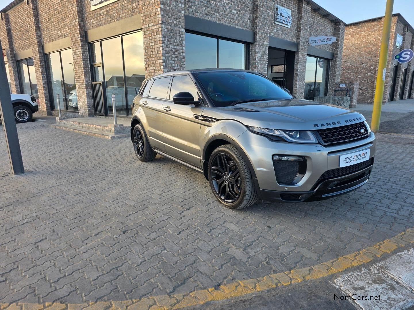 2018 Land Rover Range Rover photo 1