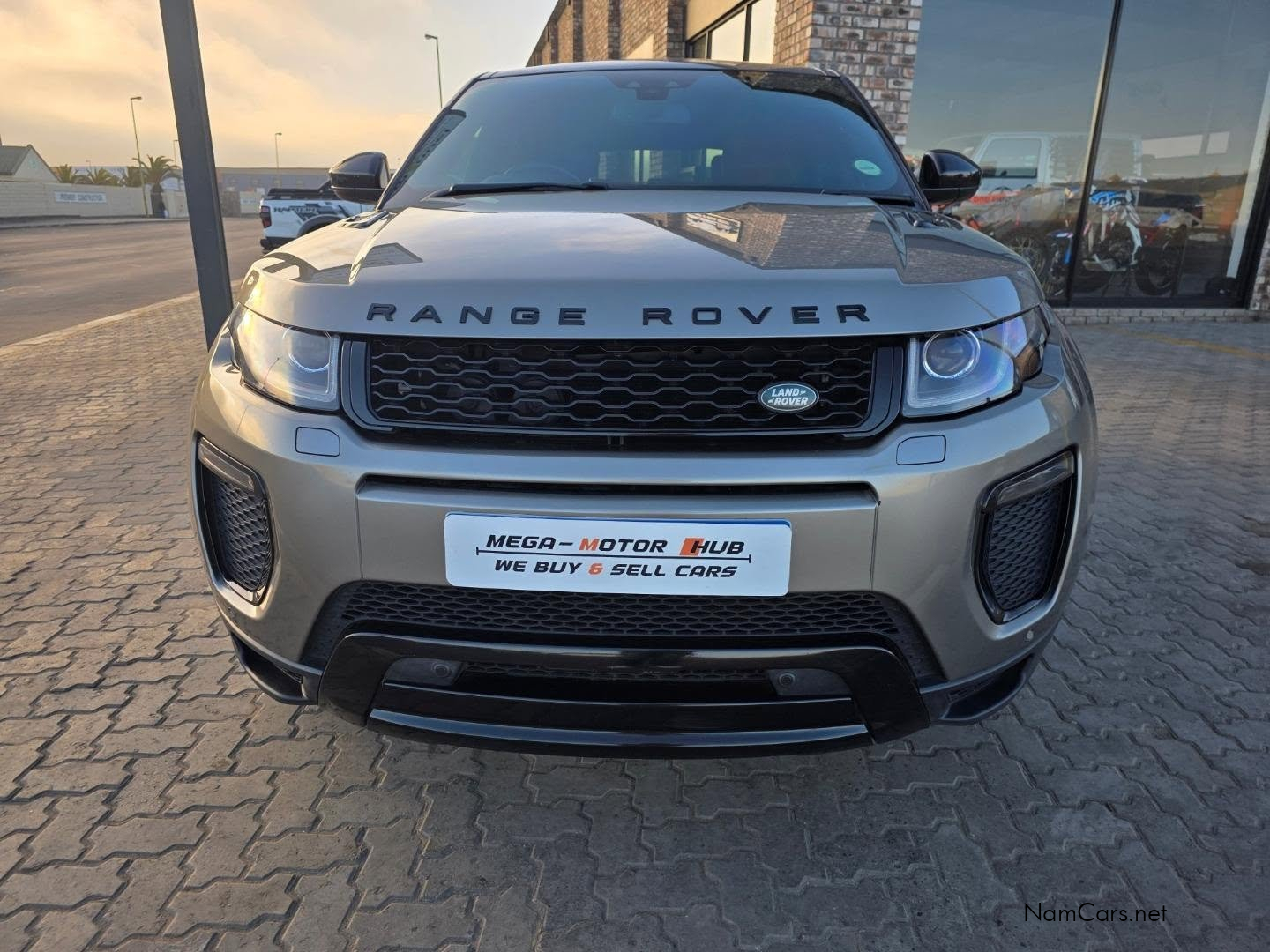 2018 Land Rover Range Rover photo 2