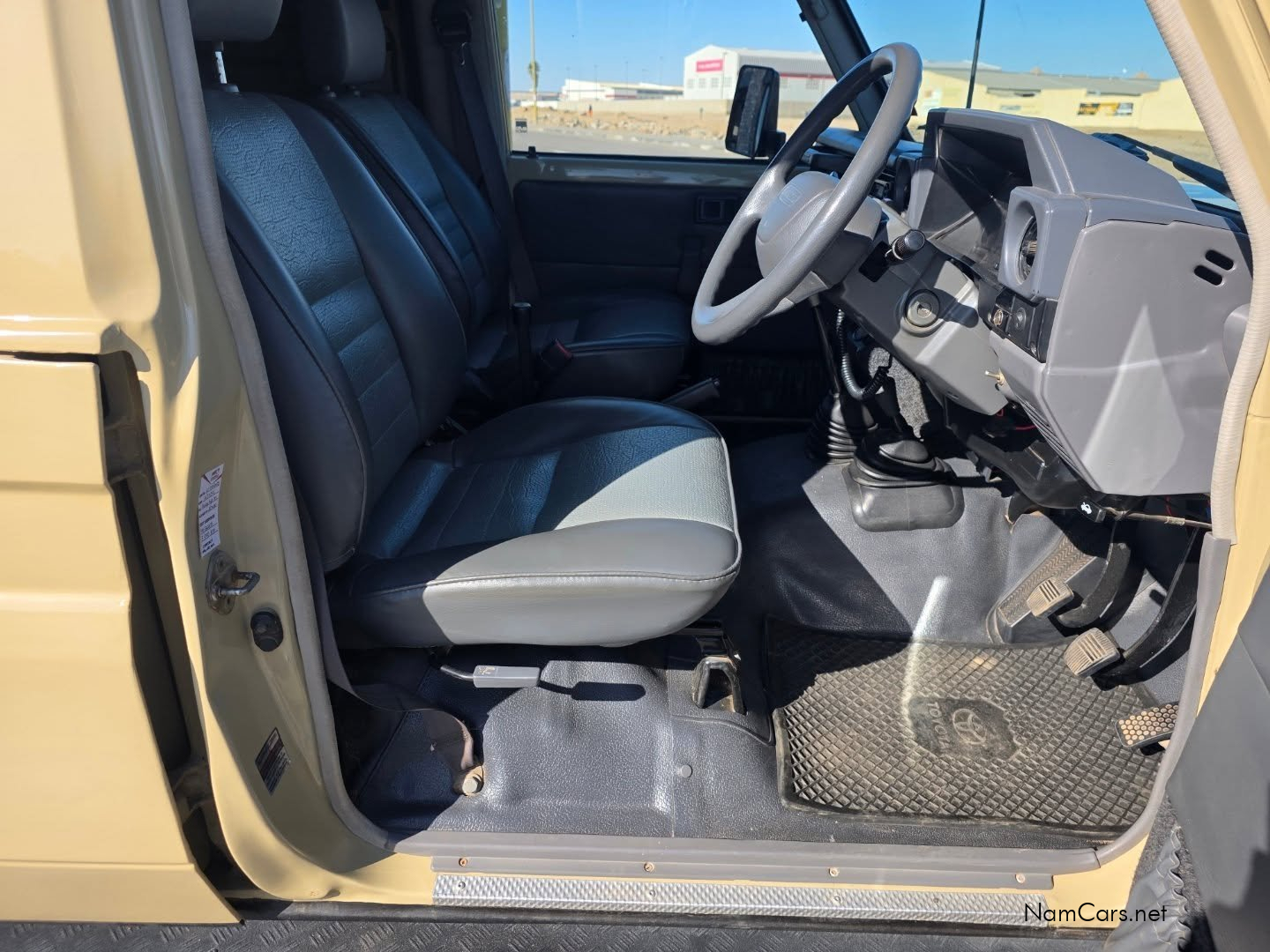 2005 Toyota Land Cruiser photo 11