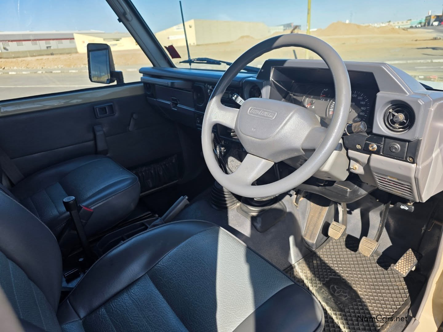 2005 Toyota Land Cruiser photo 12