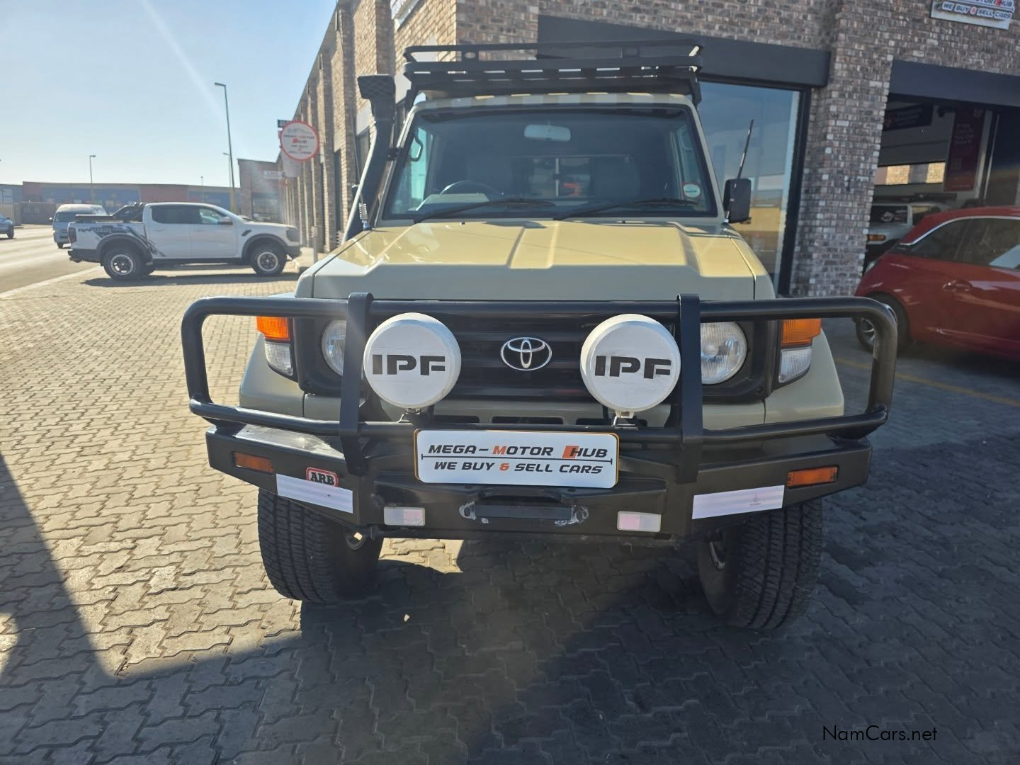 2005 Toyota Land Cruiser photo 2