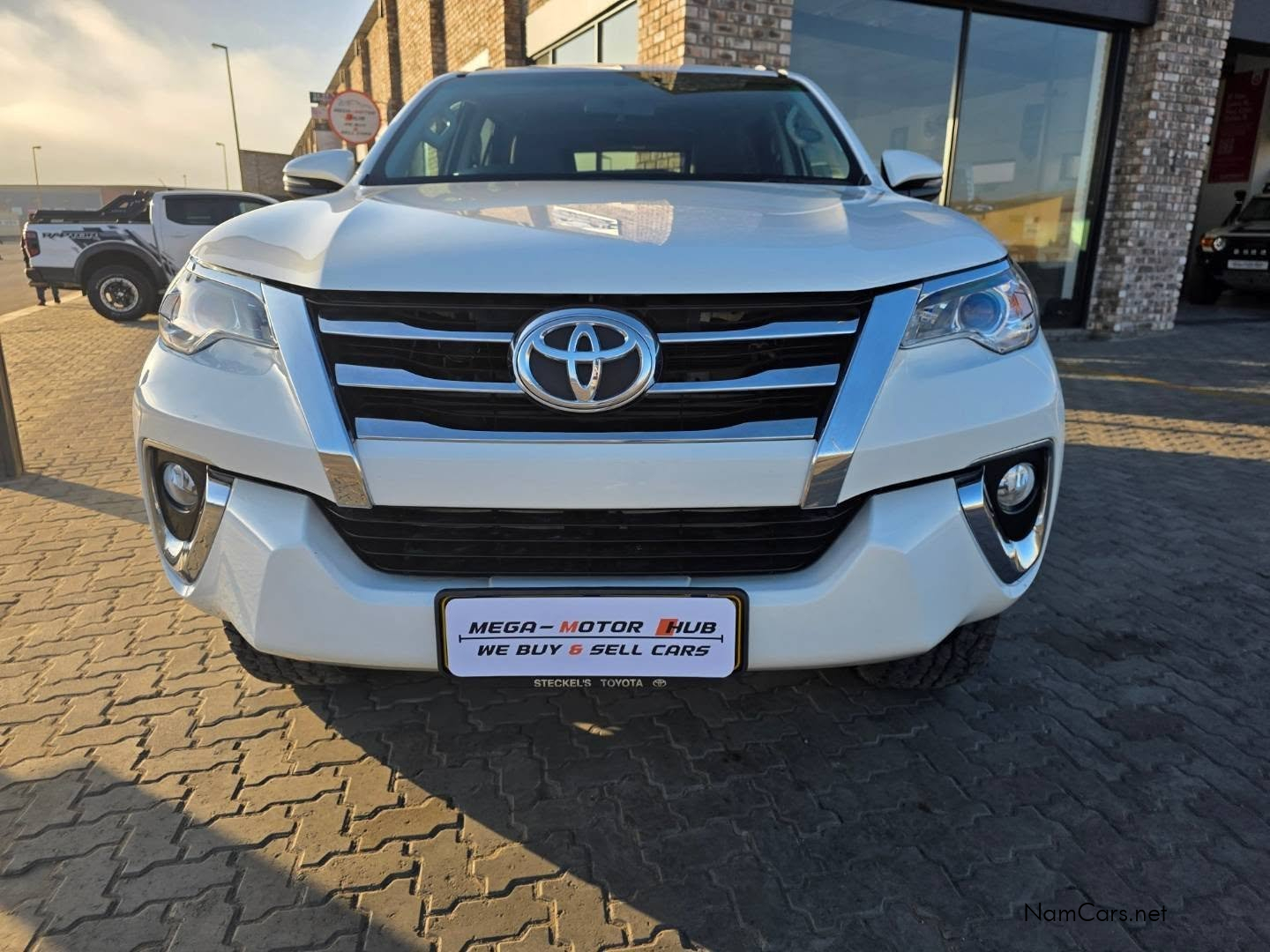 2018 Toyota Fortuner photo 2