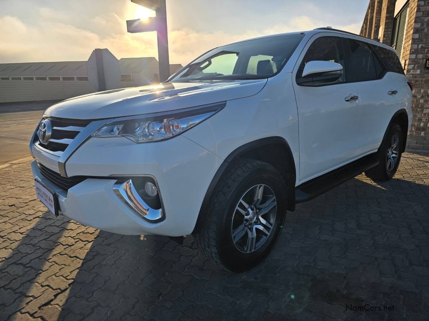 2018 Toyota Fortuner photo 3