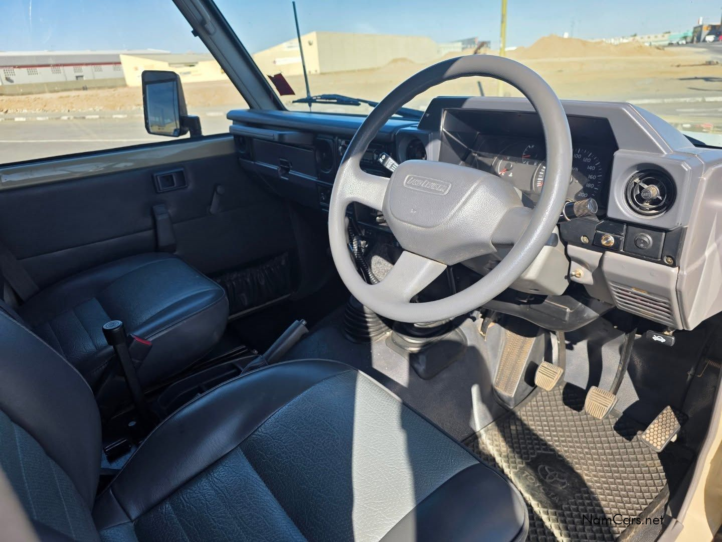 2005 Toyota Land Cruiser photo 10