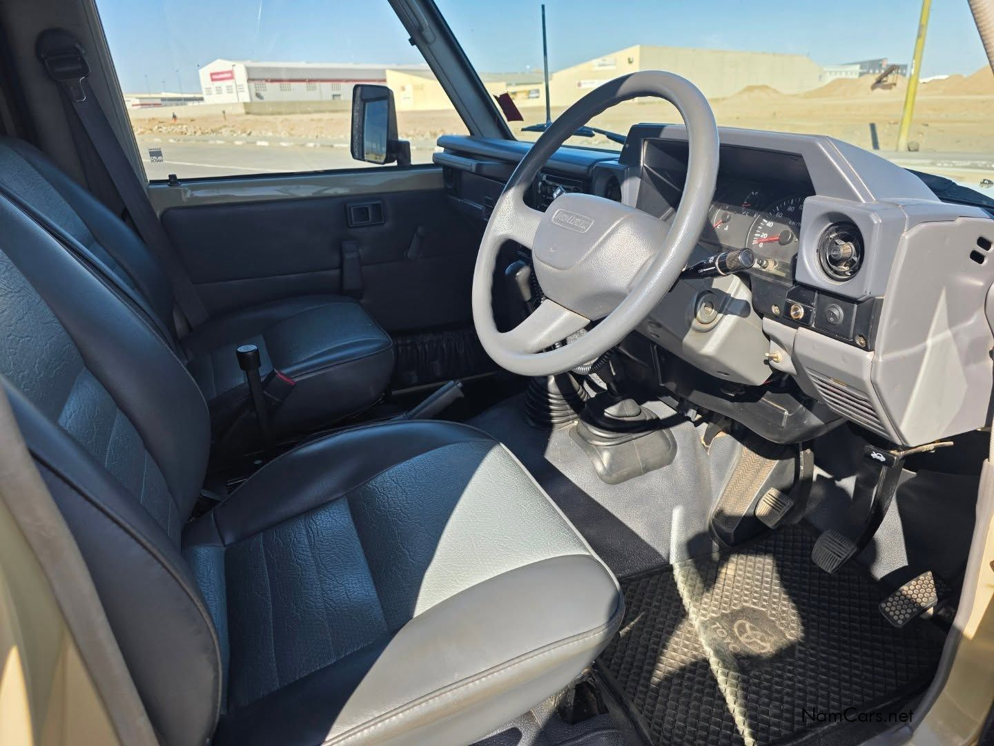 2005 Toyota Land Cruiser photo 12