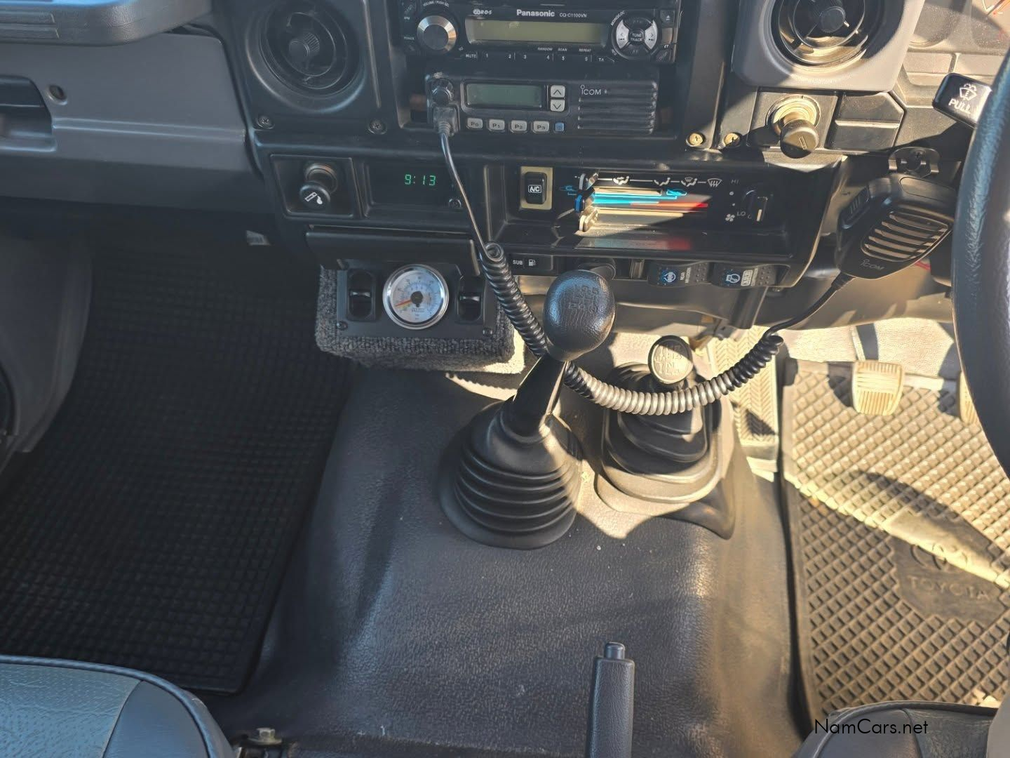 2005 Toyota Land Cruiser photo 13