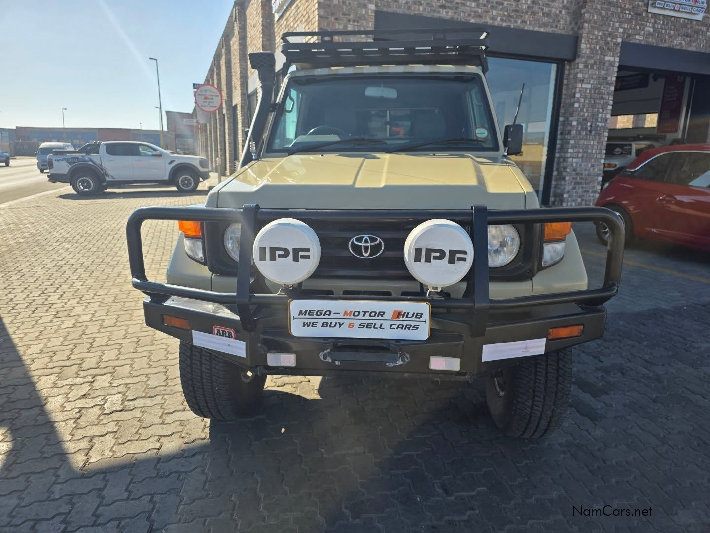 2005 Toyota Land Cruiser photo 2