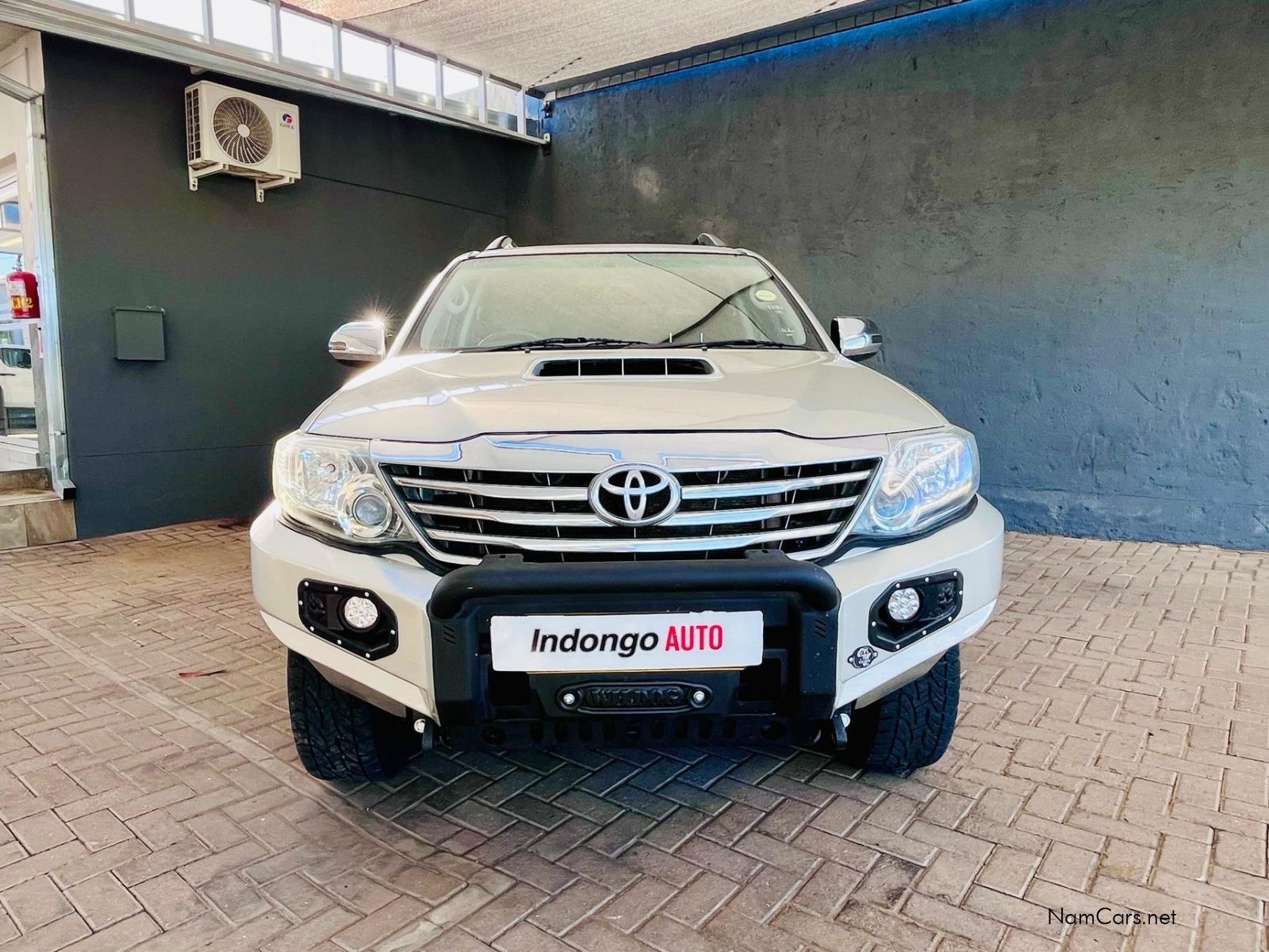 2015 Toyota Fortuner photo 2