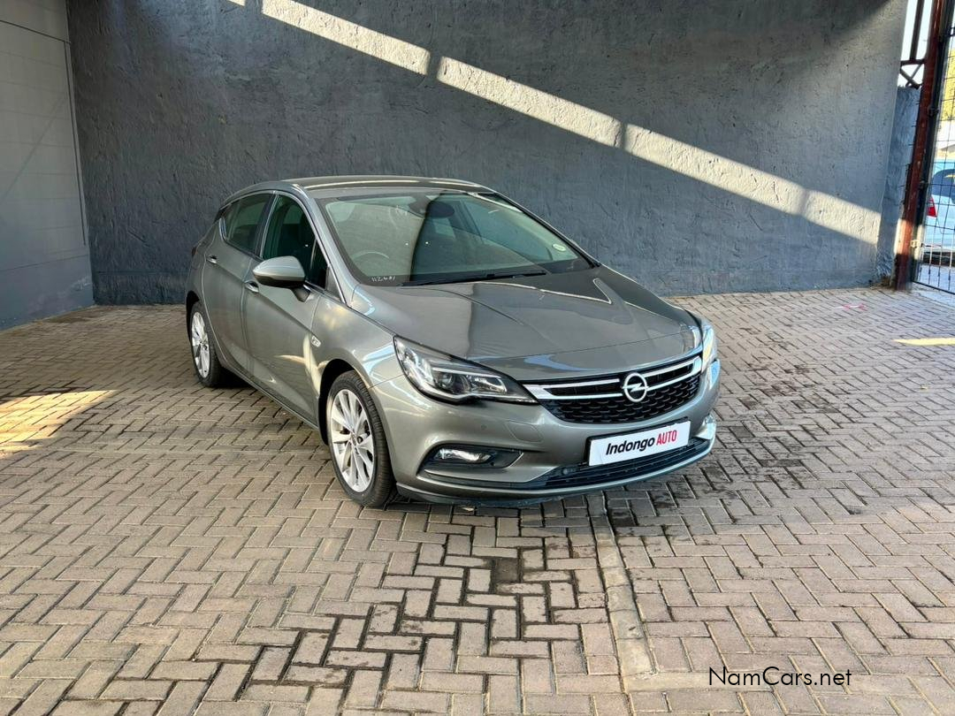 2020 Opel Astra photo 1