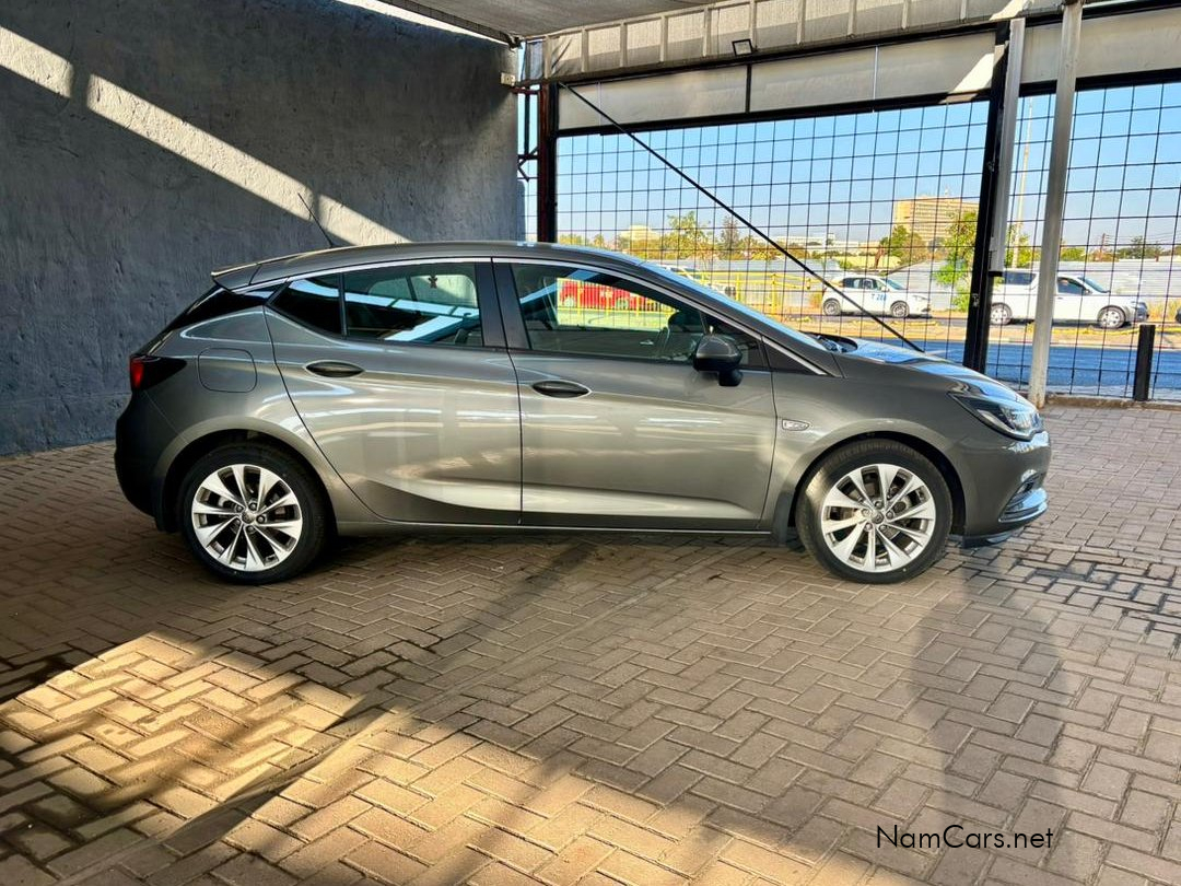 2020 Opel Astra photo 3
