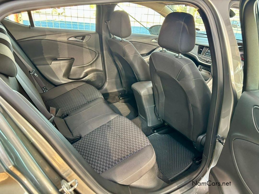 2020 Opel Astra photo 6