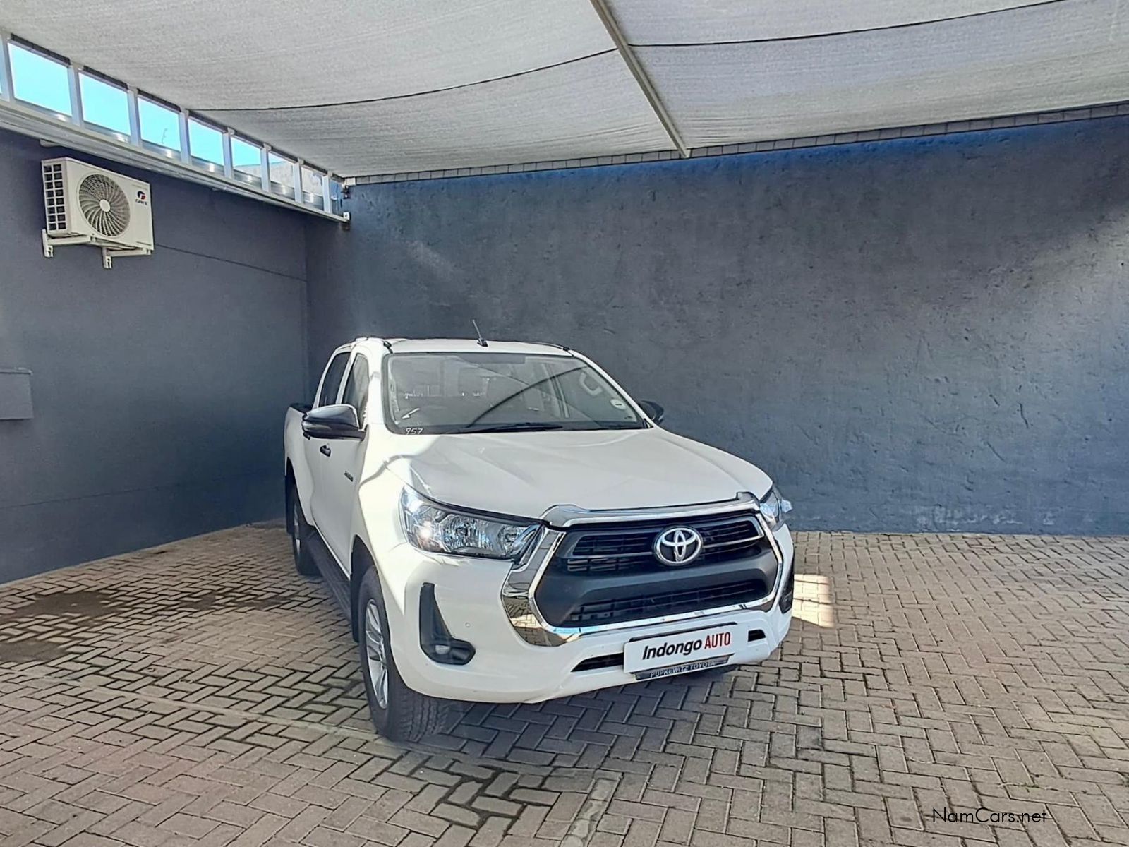 2022 Toyota Hilux photo 2