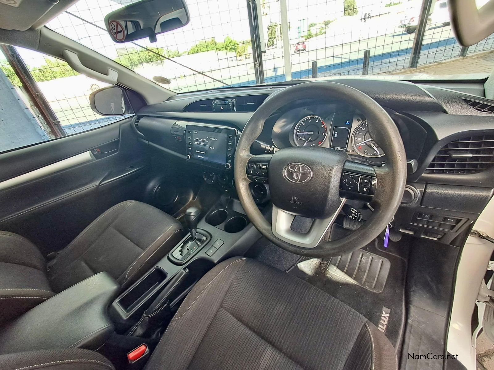 2022 Toyota Hilux photo 4