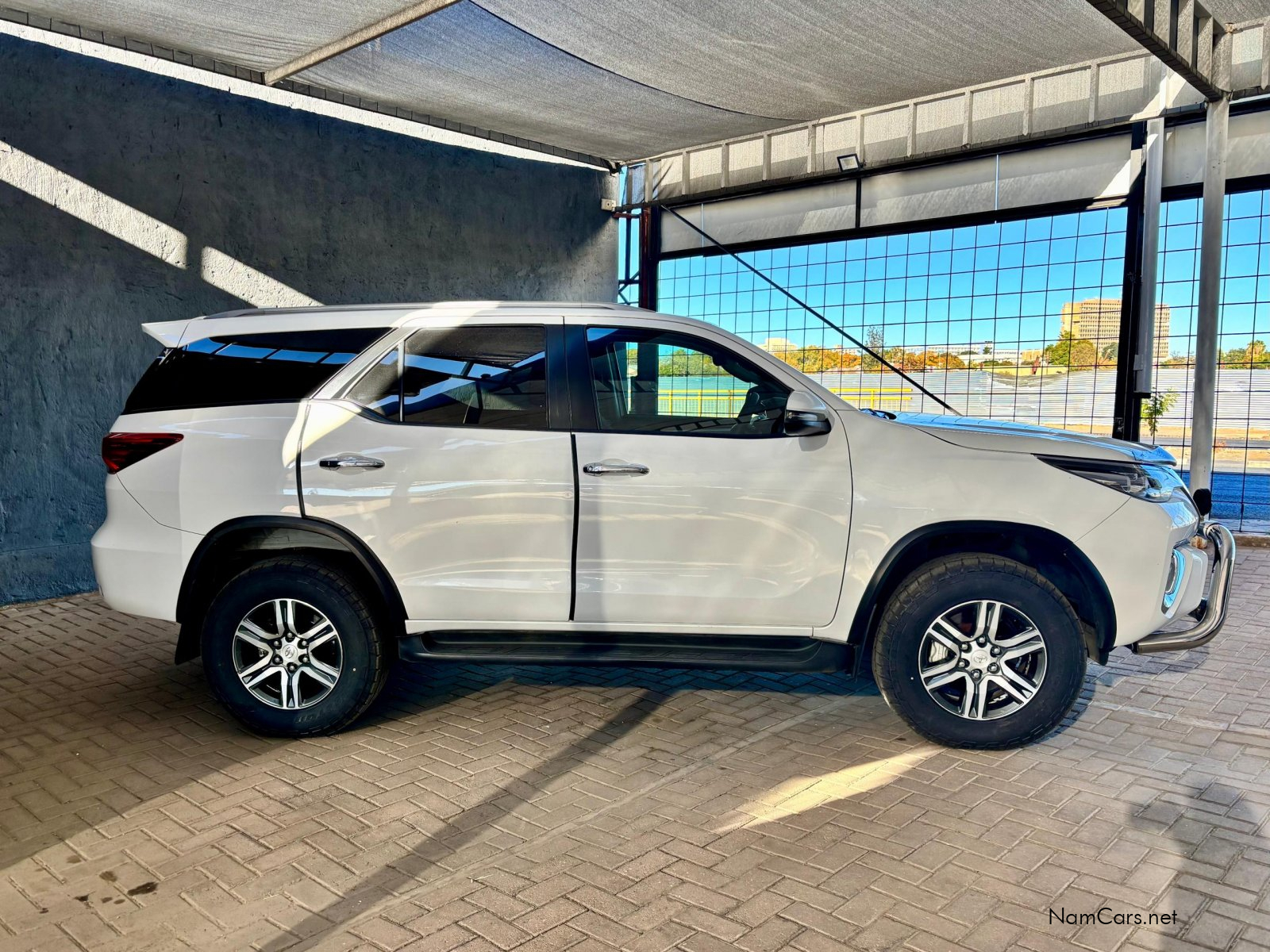 2018 Toyota Fortuner photo 2