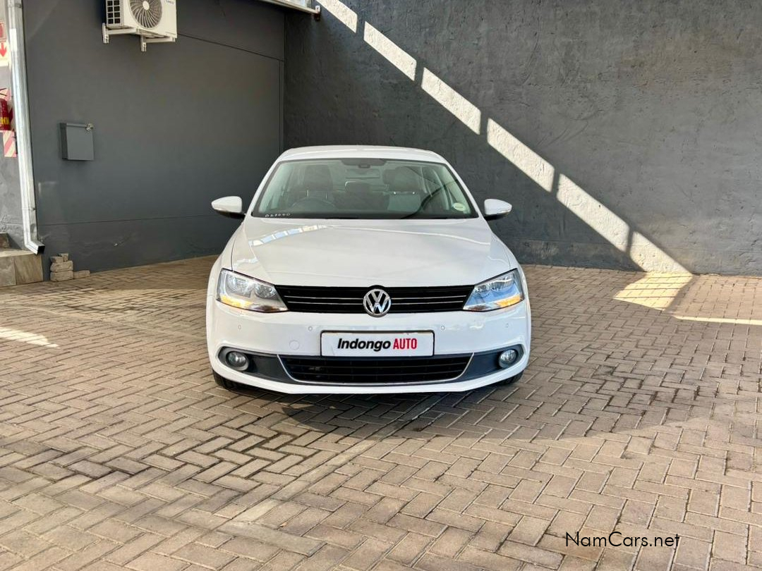 2012 Volkswagen Jetta photo 2