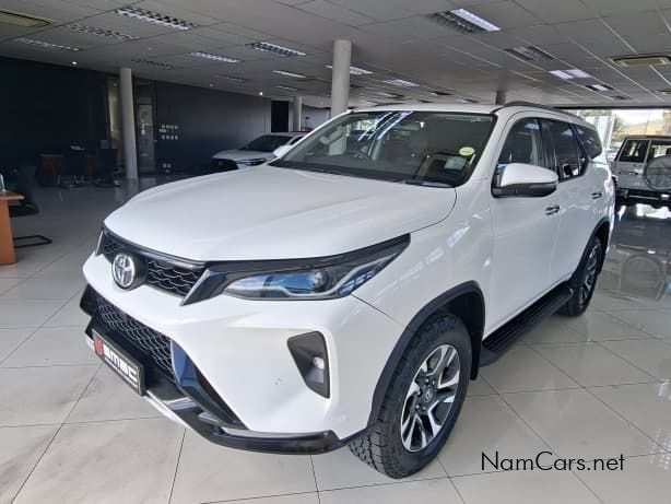 2025 Toyota Fortuner photo 1