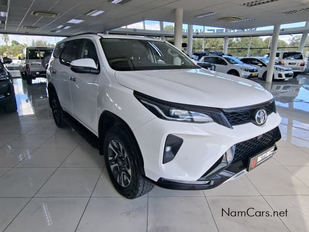 2025 Toyota Fortuner photo 2