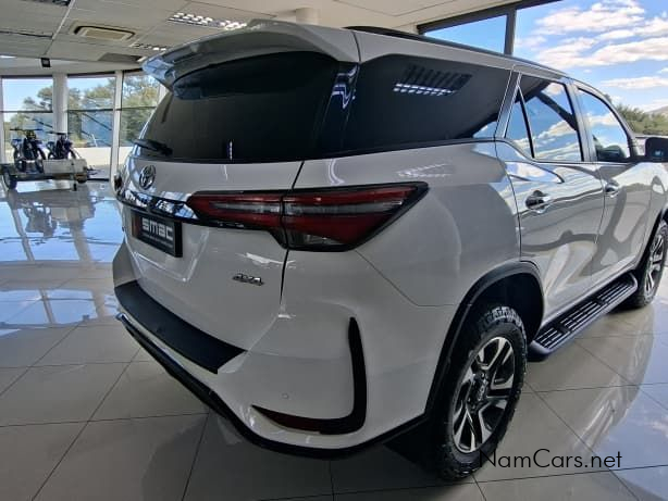 2025 Toyota Fortuner photo 3