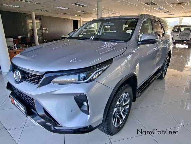 2025 Toyota Fortuner photo 2