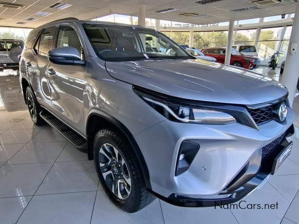 2025 Toyota Fortuner photo 4