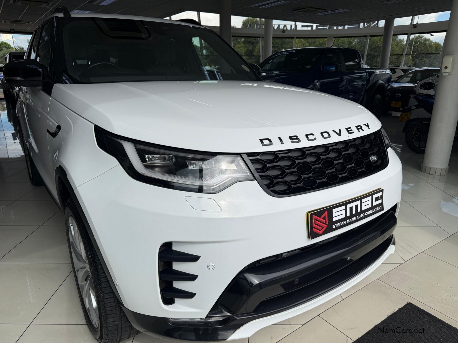 2021 Land Rover Discovery photo 2