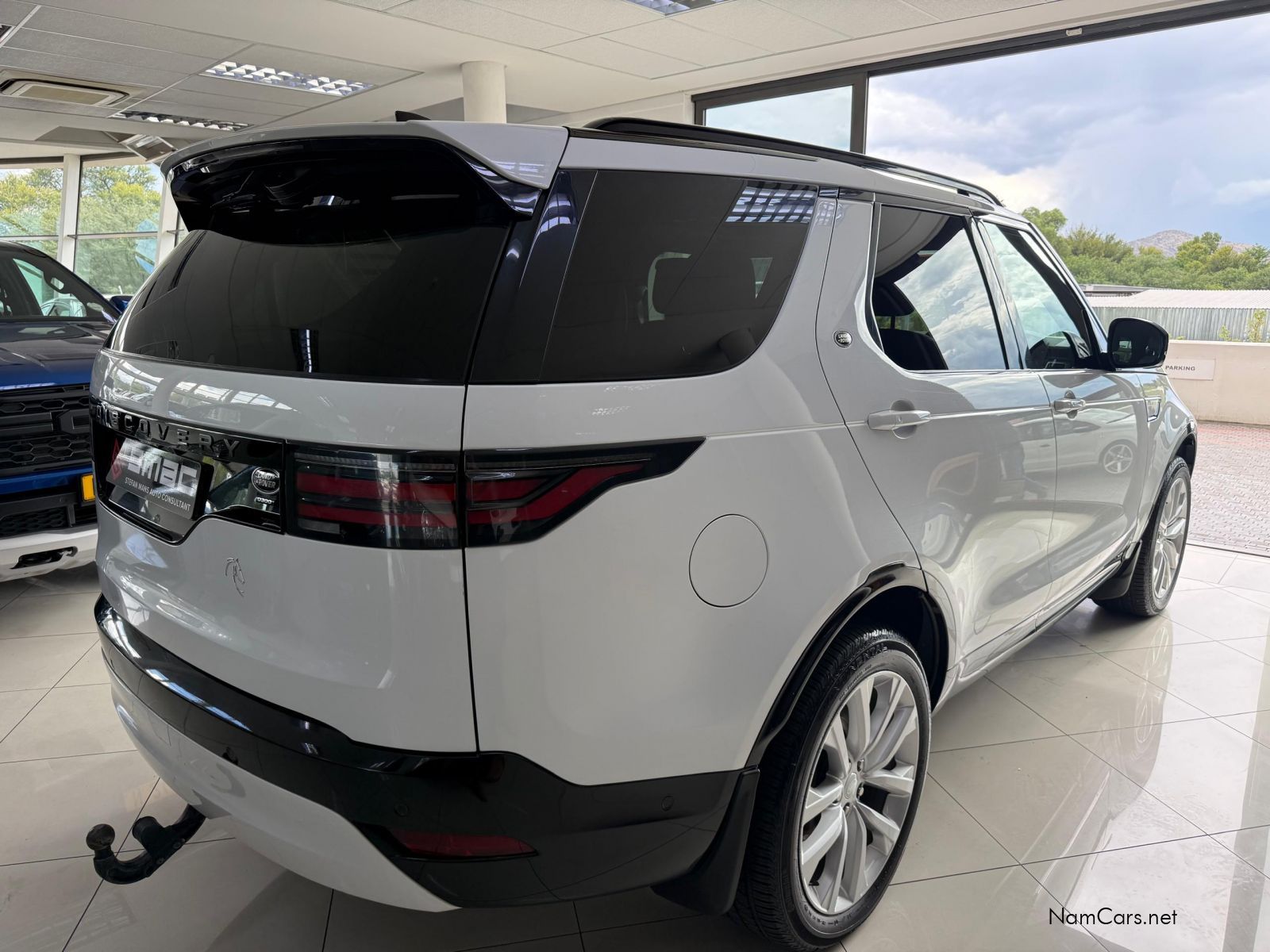 2021 Land Rover Discovery photo 3