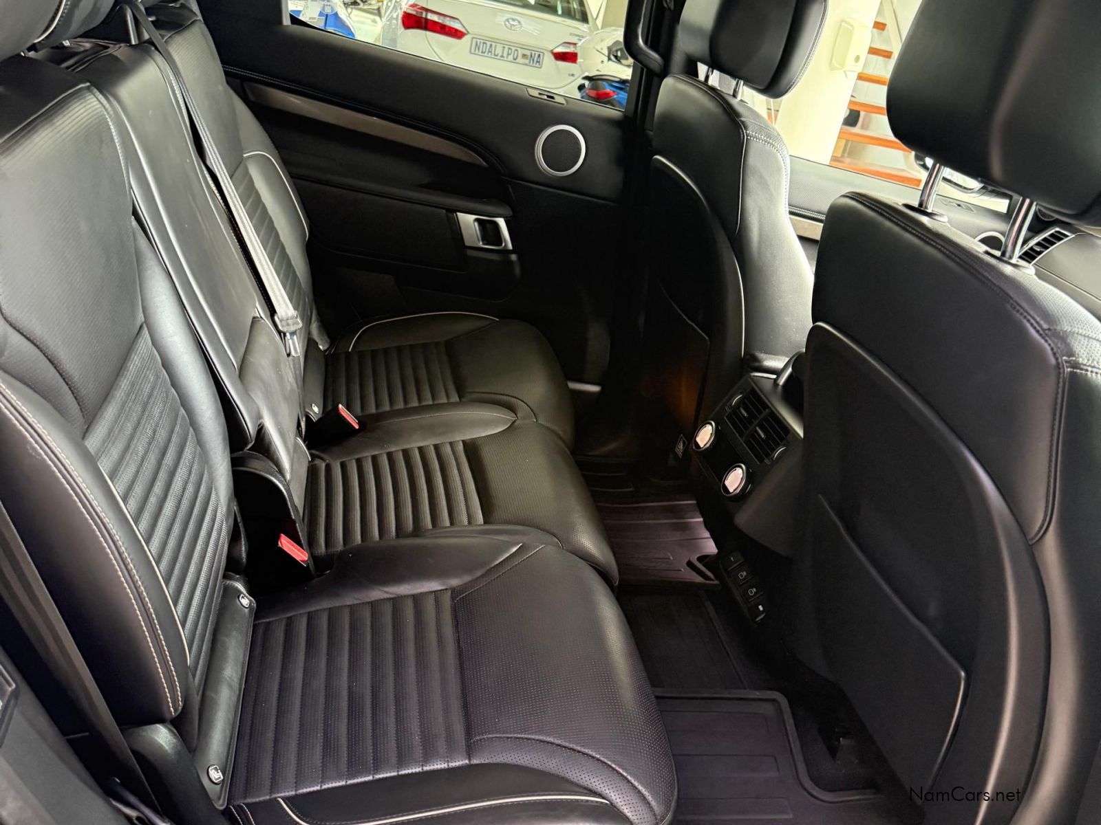 2021 Land Rover Discovery photo 5