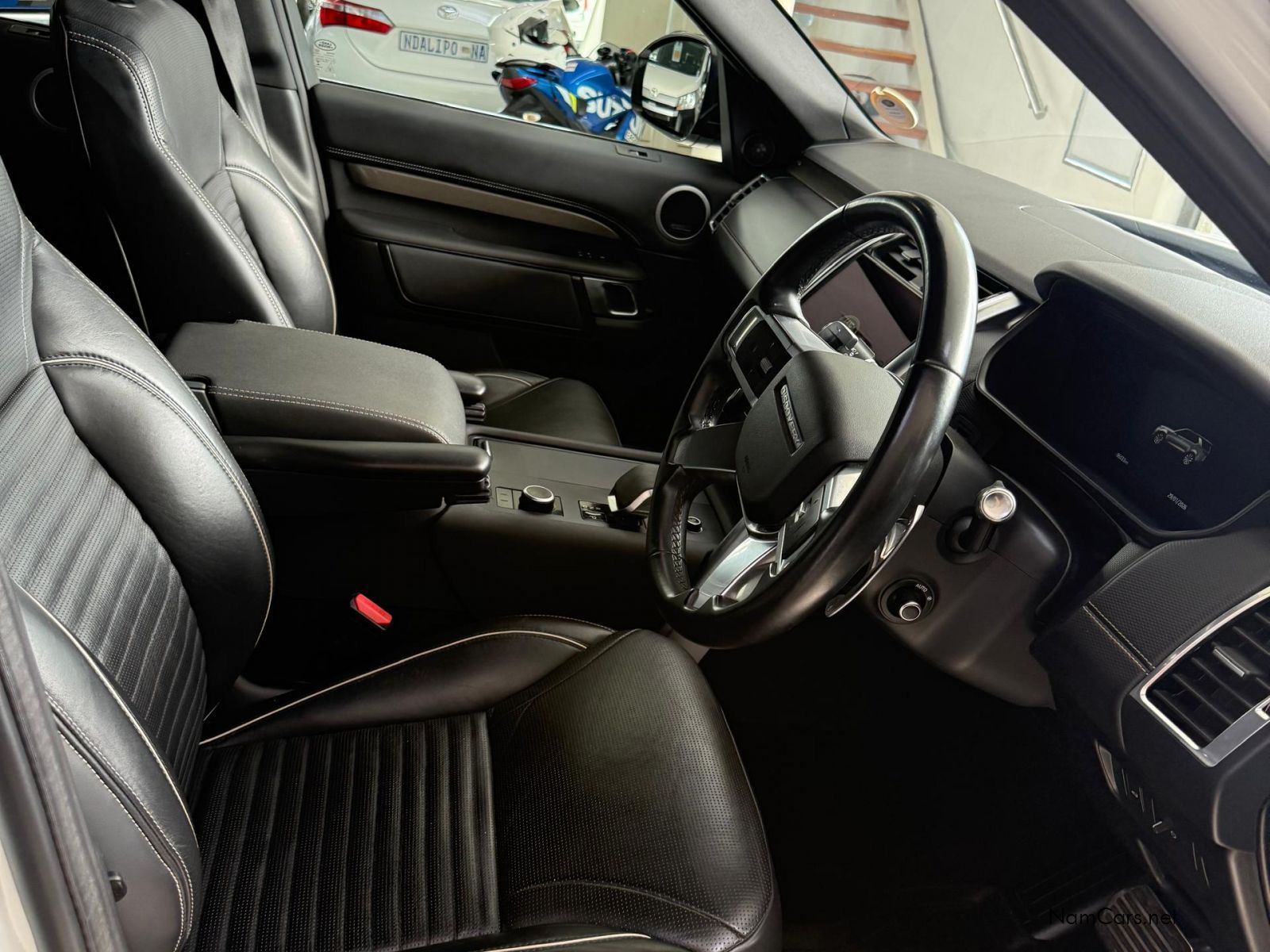 2021 Land Rover Discovery photo 6