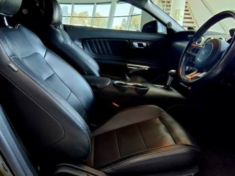 2020 Ford Mustang photo 5